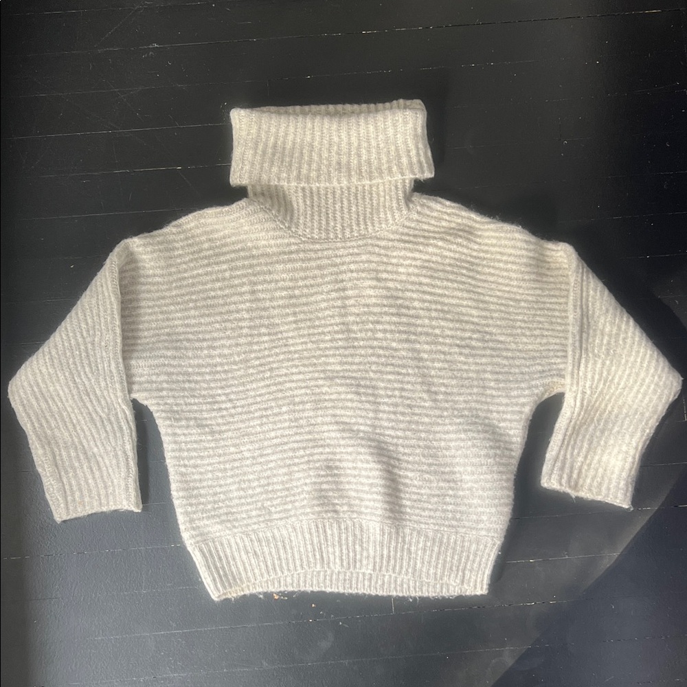 Leith Cozy Turtleneck Sweater - Light Gray
